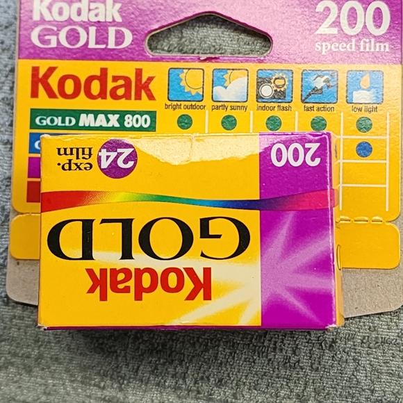 Sealed Kodak Gold 200 35MM Color Print Film 24 Exposure Gen Use NOS NIB - Picture 3 of 3